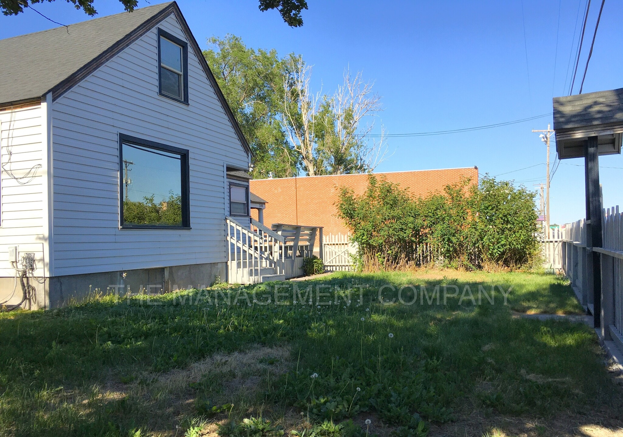 Building Photo - 576 Addison Ave W