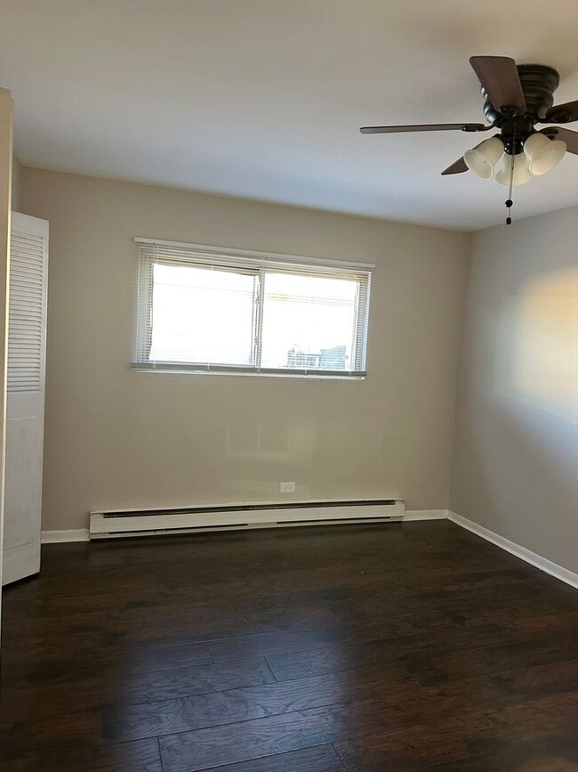 Building Photo - 1 Bed One Bath in DOWNTOWN Forest Park!!!