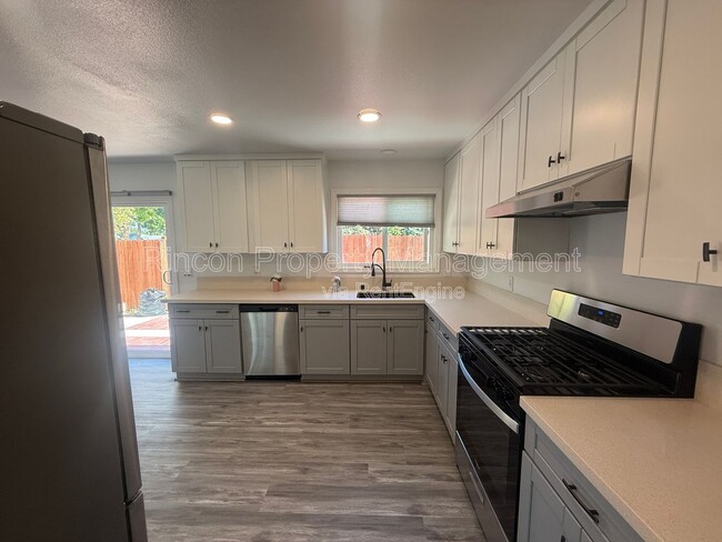 Building Photo - 102 Hoover Ave