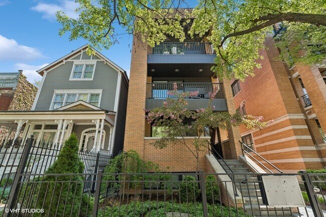 Primary Photo - 637 W Melrose St
