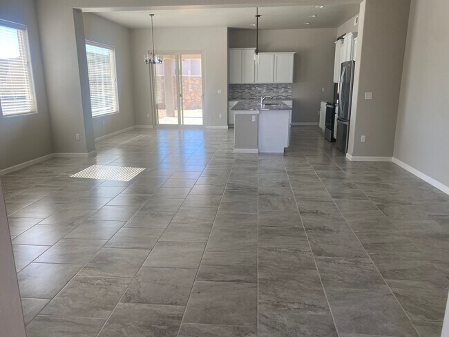 Building Photo - Newer 3 Bedroom+ Office Near Red Hawk Golf Course