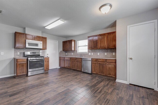 Building Photo - 9307 Grove Haven Dr