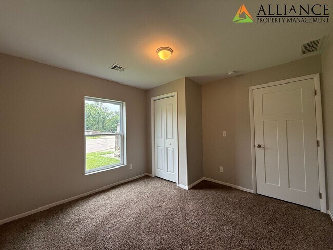 Building Photo - 112 Quail Ct