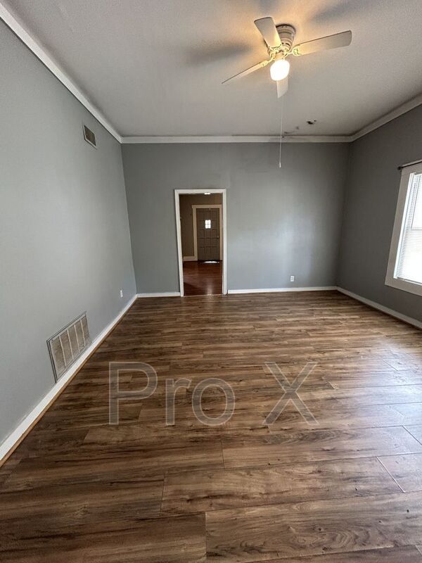 Building Photo - 112 Potlizer