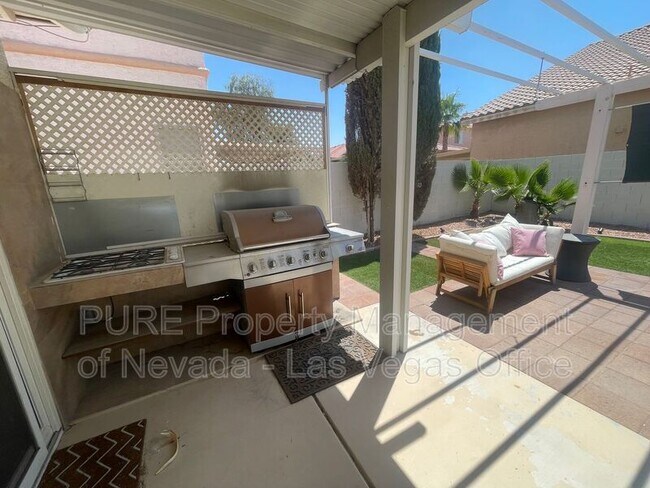 Building Photo - 9341 Lugo St