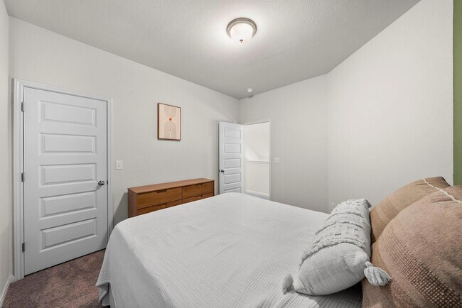 Building Photo - 6413 Mary Lewis Dr