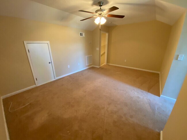 Building Photo - 2071 Reserve Ln