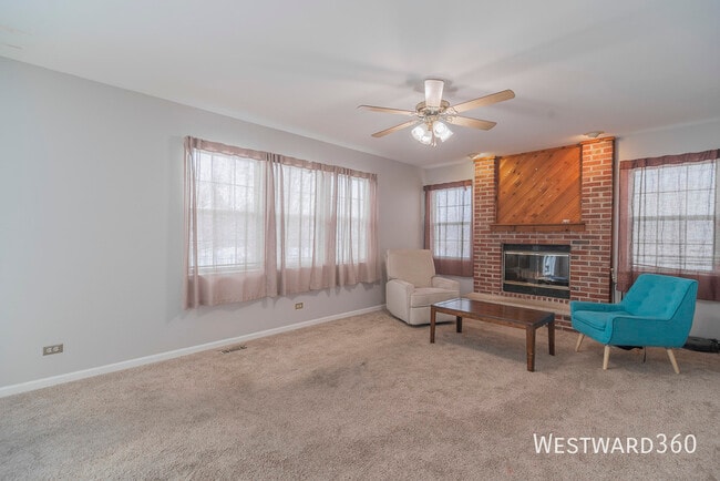 Building Photo - 164 Forestview Ct