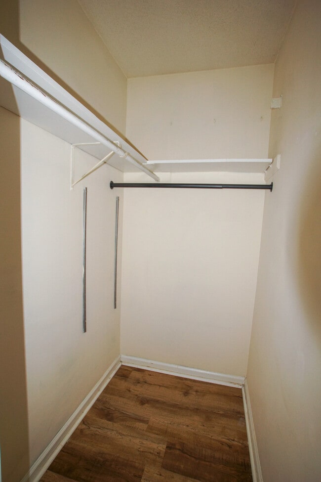 Building Photo - 102 Weatherstone Dr