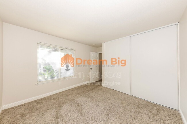 Building Photo - 2877 Sandberg St