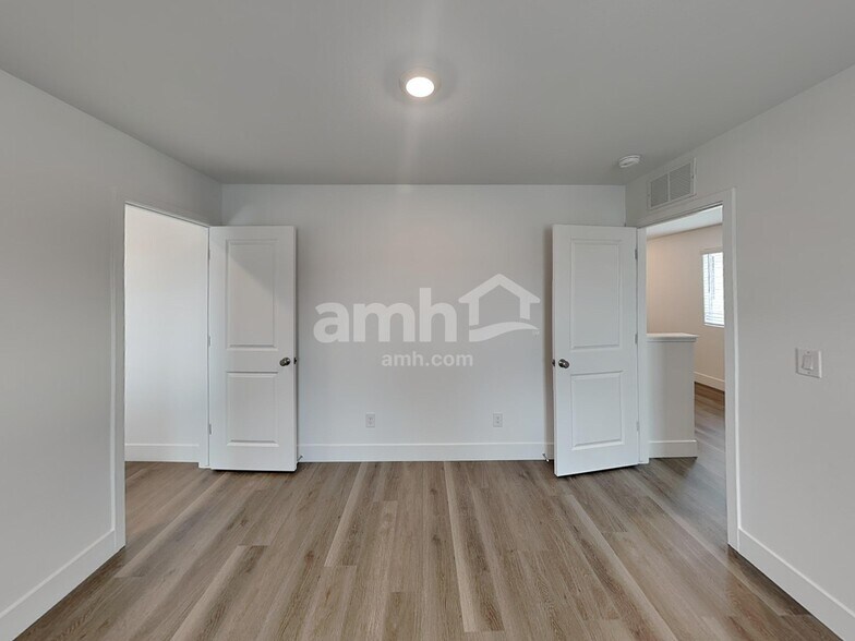 Building Photo - 5872 Vaes Dothrak St