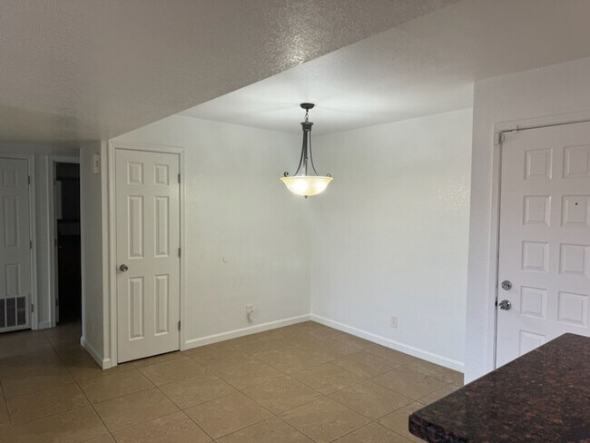 Building Photo - Mesa Tempe border 2 bedroom rental