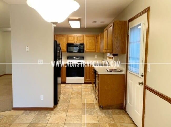 Building Photo - Very Nice Ranch Home in Gardner-Available in MAY!!