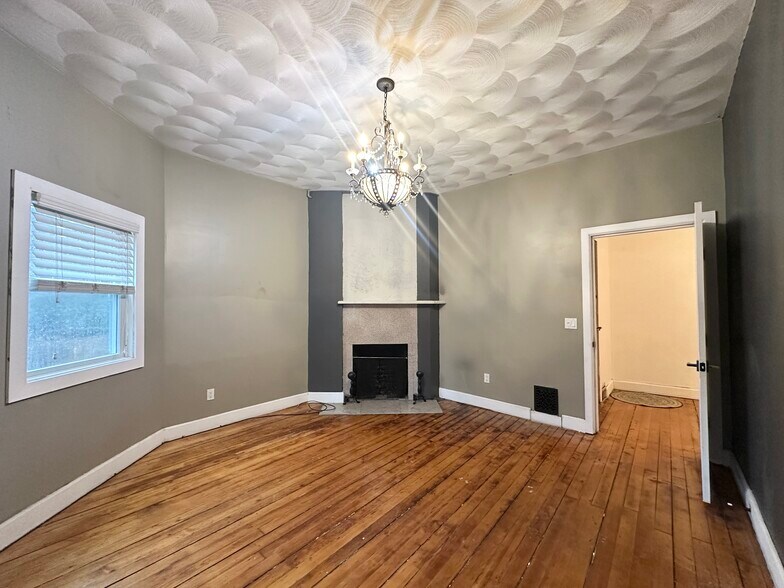 Building Photo - 124 Almy St