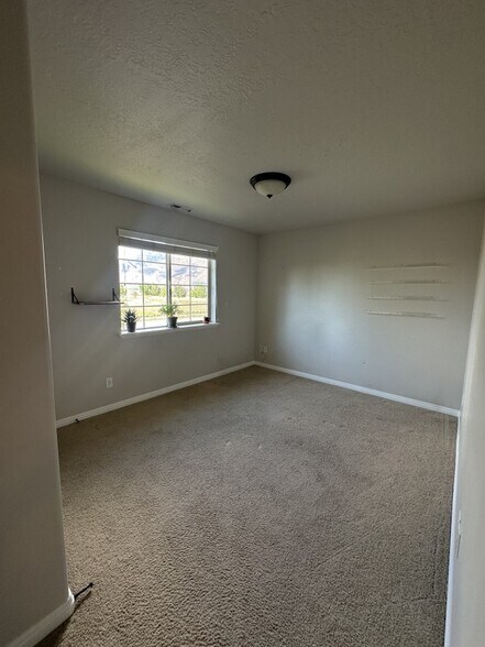 Building Photo - 2520 450 S