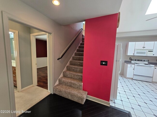 Building Photo - 3932 Kennison Ave