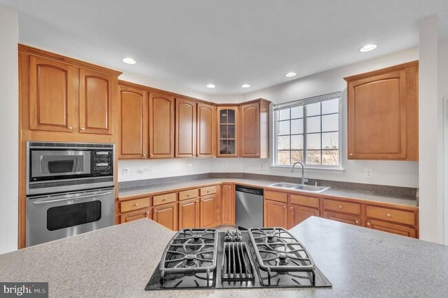 Building Photo - 215 Kemper Ct