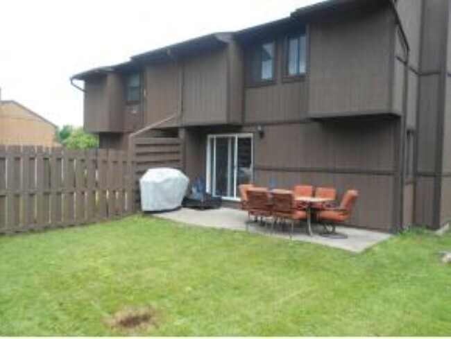 Building Photo - 912 White Birch Ln