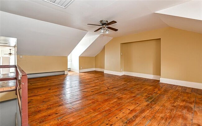 Building Photo - 617 Avery St
