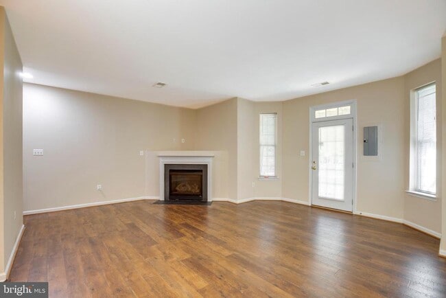 Building Photo - 4527 English Holly Dr