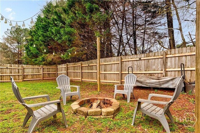 Building Photo - Beautiful 3BR/3BA Home with Private Pool in Commerce