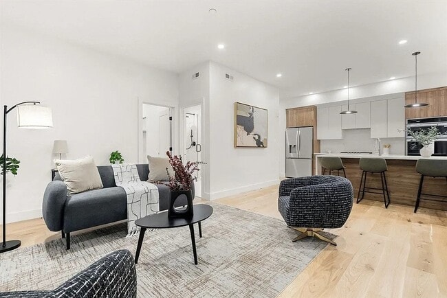 Building Photo - 47 Condor St