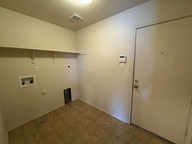 Building Photo - 3302 Catalina Dr