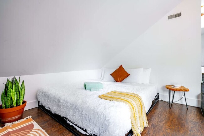 Building Photo - 241 W Water St