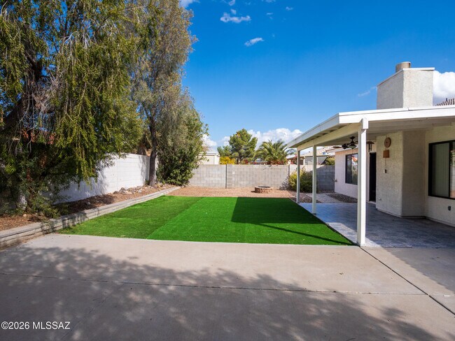 Building Photo - 9599 E Dunnigan Dr