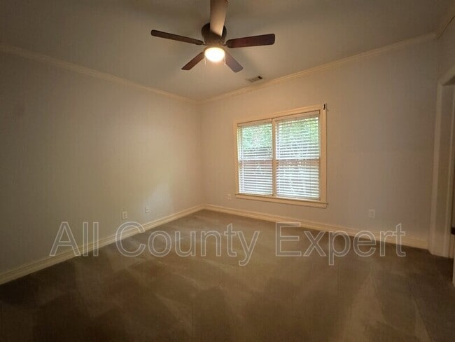 Building Photo - 871 Lenox Ct NE