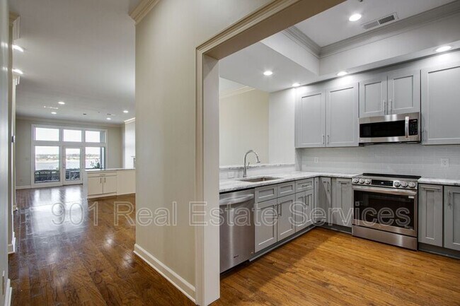 Building Photo - 393 Tennessee St