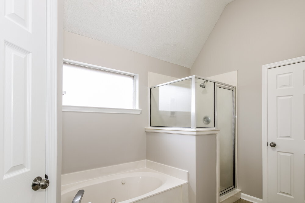 Building Photo - 115 Clear Springs Dr