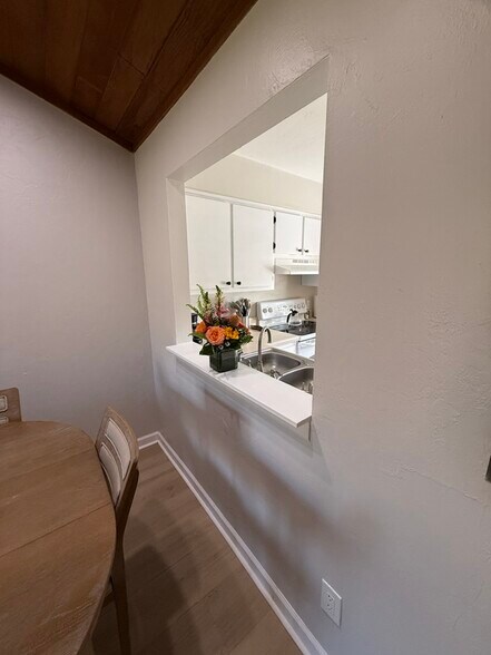 Building Photo - 9311 Lennex Ln