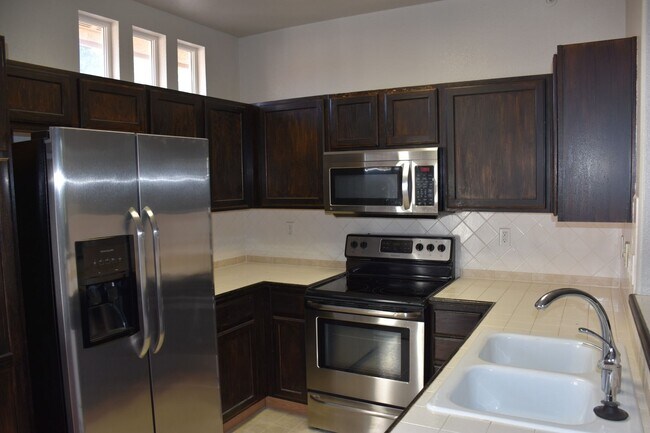 Building Photo - Gorgeous 2bd 2ba Condo in Southwest Colorado Springs!