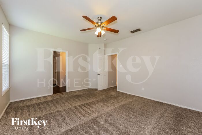 Building Photo - 5945 Iris Dr