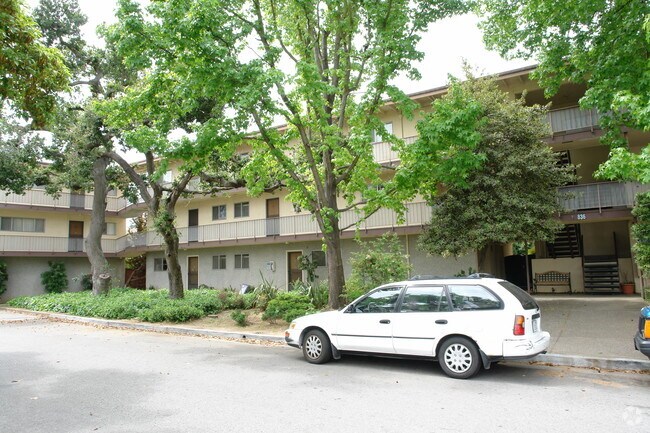 Building Photo - 832-840 Walnut St