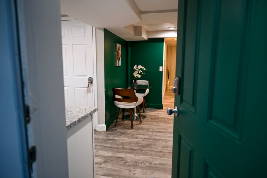 Building Photo - 1544 Oakridge Rd