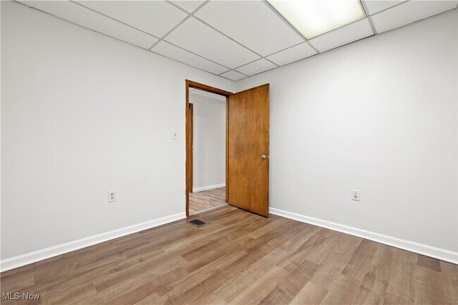 Building Photo - 1063 W 21st St