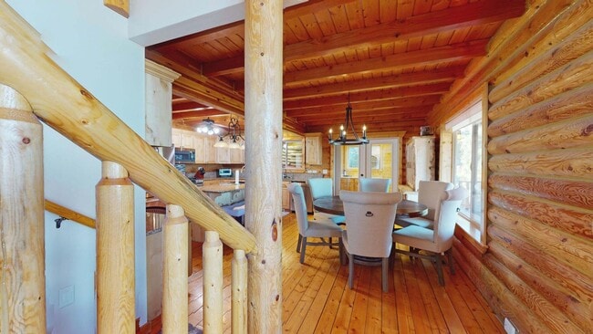 Building Photo - Cabin in Cedar Highlands