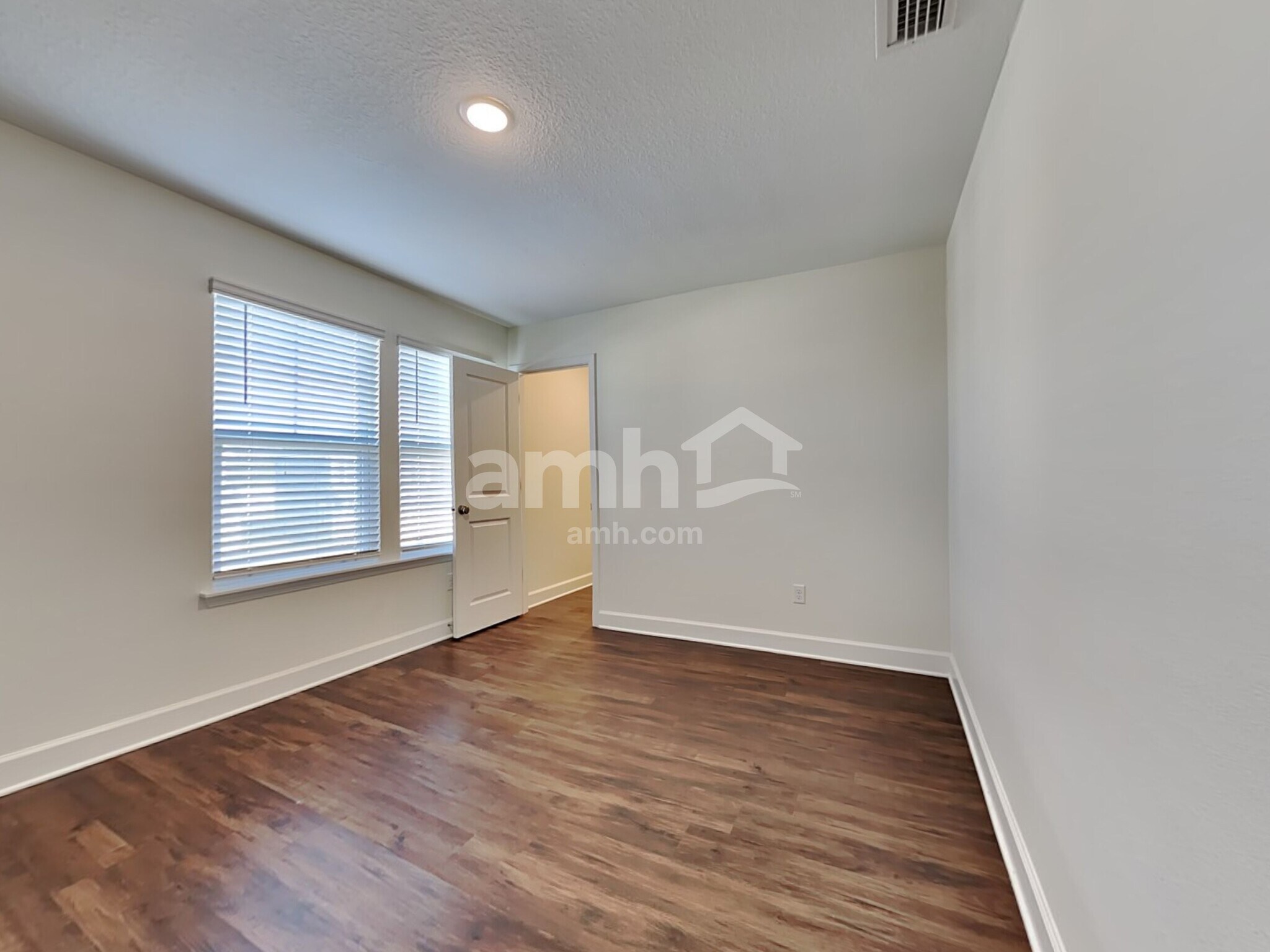 Building Photo - 975 Tan Tara Trl