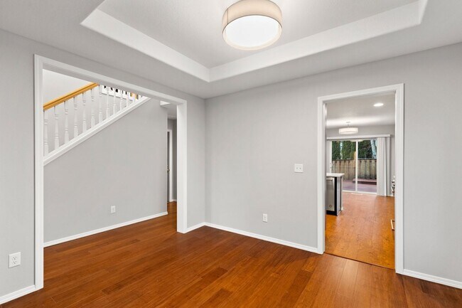 Building Photo - BETHANY 5 bedroom 3 full bath- Beaverton School District- Nike