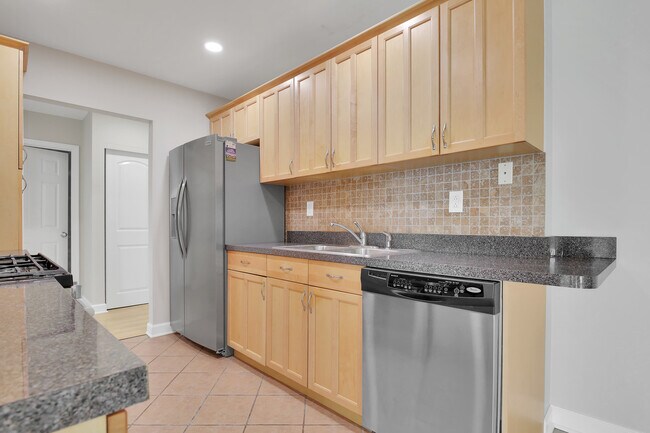 Building Photo - 8970 N Parkside Ave