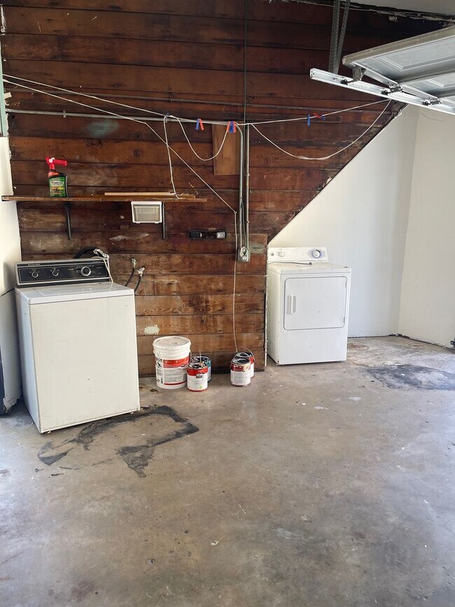 Building Photo - ONE TIME RENTAL - CHARLOTTE