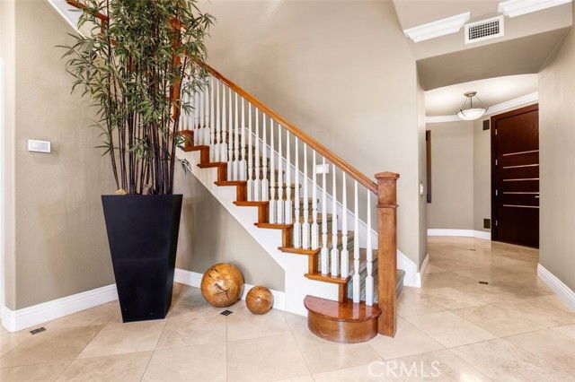 Building Photo - 9 River Rock Dr