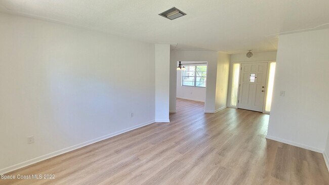 Building Photo - 1264 Seminole Dr