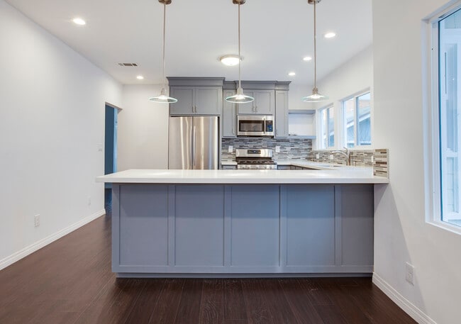 Building Photo - 2765 W 8th St