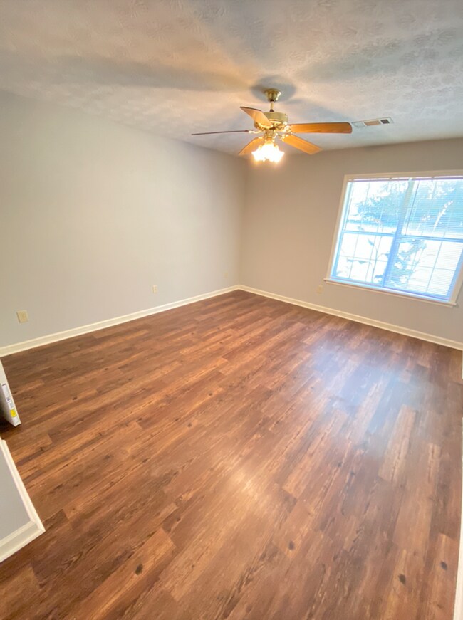 Building Photo - Perfect Duplex in a Great Auburn Neighborhood!