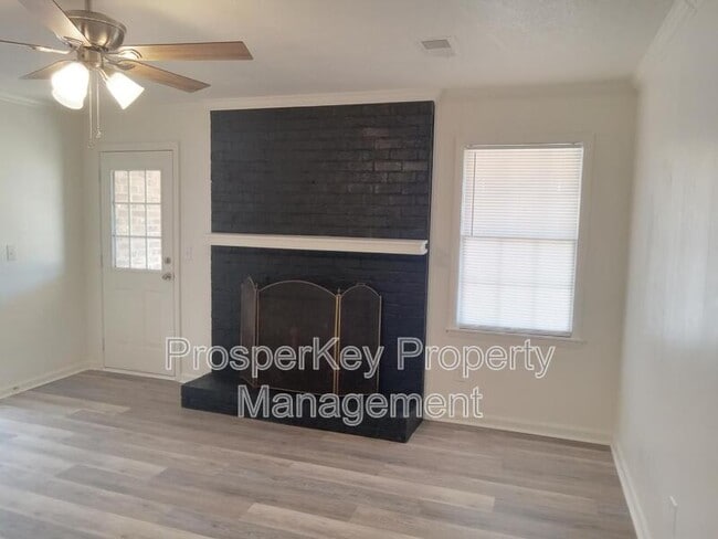 Building Photo - 137 Sycamore Ct