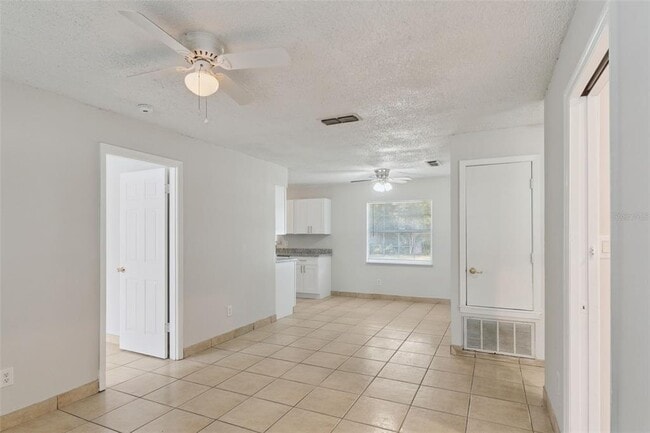 Building Photo - 2853 S Sanford Ave
