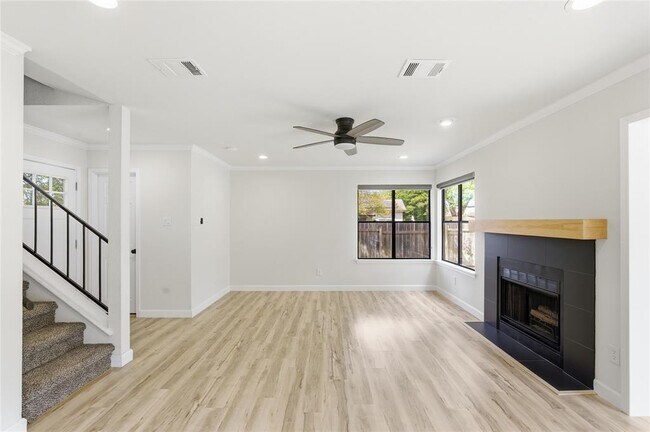 Building Photo - 2326 Dowd Ln